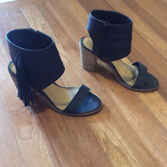 Very Volatile leather heels with fringe detail! - Picture 2 of 7